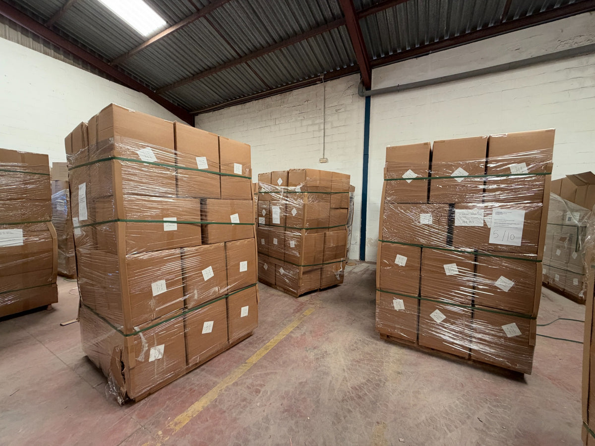 Bestelling van rugzakken klaargemaakt op pallets