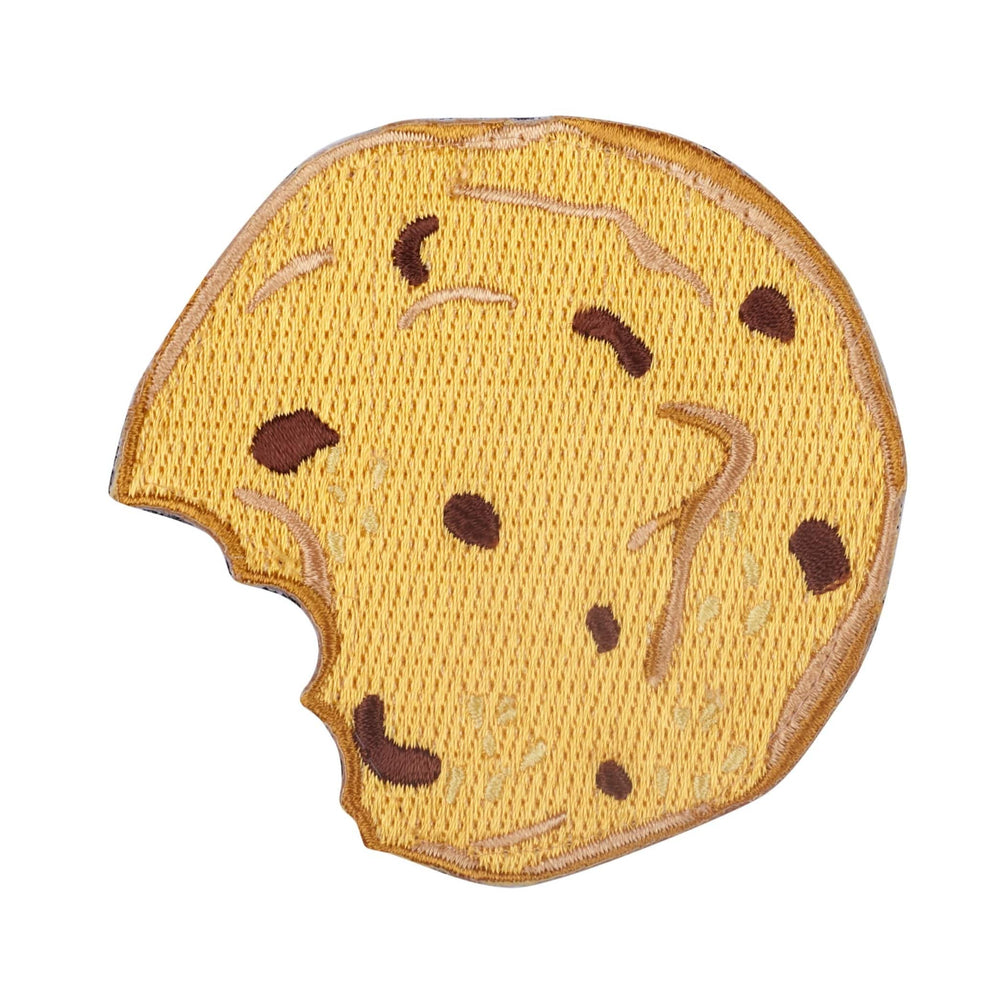 Detal naszywki Cookie haftowany na żółto.